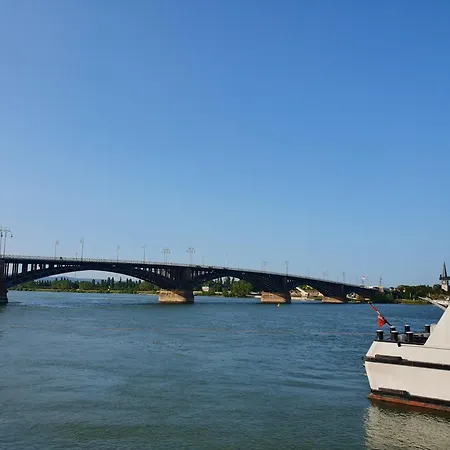 Zentrales, Charmantes An Der Universitaetsklinik Homestay *