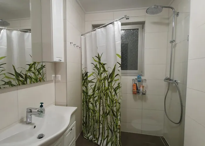 Zentrales, Charmantes An Der Universitaetsklinik *